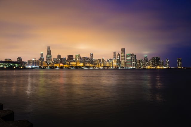 Chicago_skyline_on_Lake_Michigan_by_Jeff_Brown.jpg