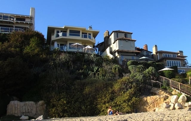 Laguna-Beach-oceanfront_mansions_by_Ken-Lund-2.jpg