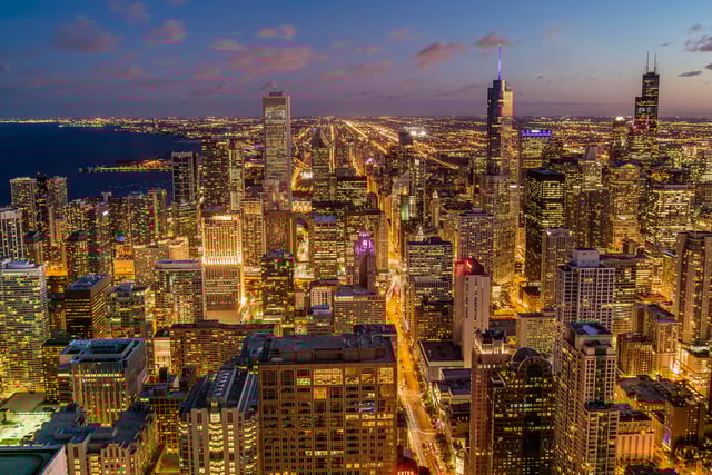 Chicago_night_skyline_by_Pedro_Lastra.jpg