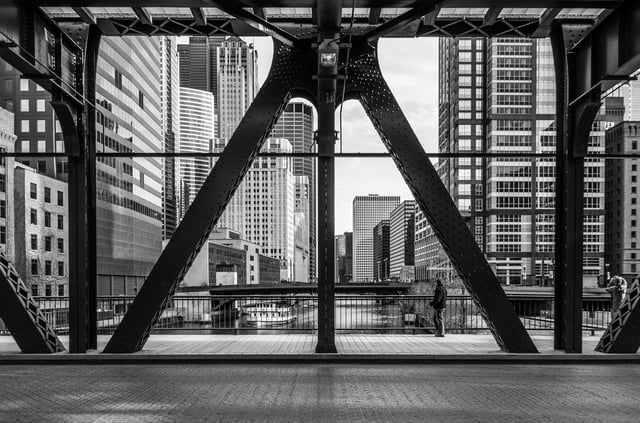 Chicago_river_bridge_b-w_by_andrew-seaman