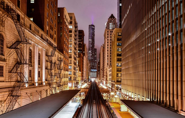 Chicago_streets_night_by_pedro-lastra.jpg