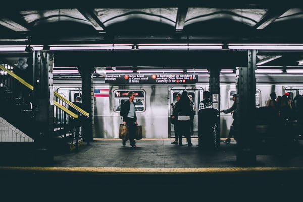 people_waiting_for_NYC_subway_with_stairs