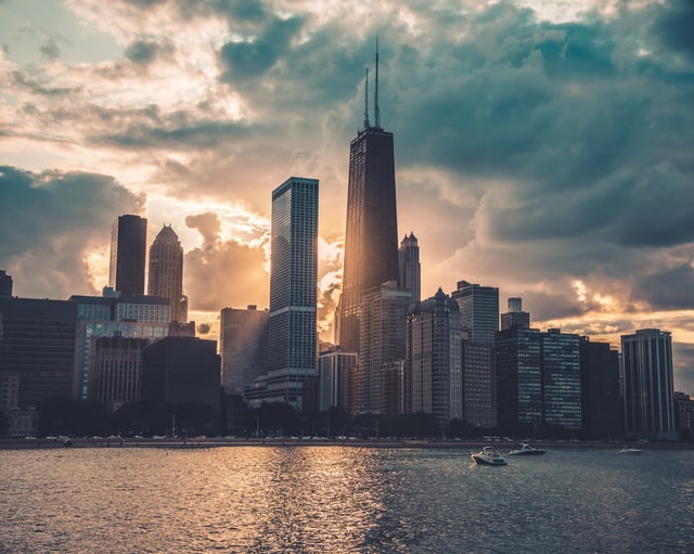 Chicago_Willis-Tower-with-evening-light-wrap