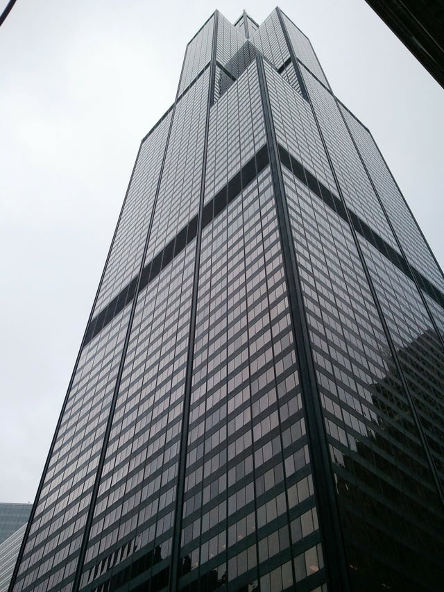 side view of Willis Tower skyscraper in chicago overcast