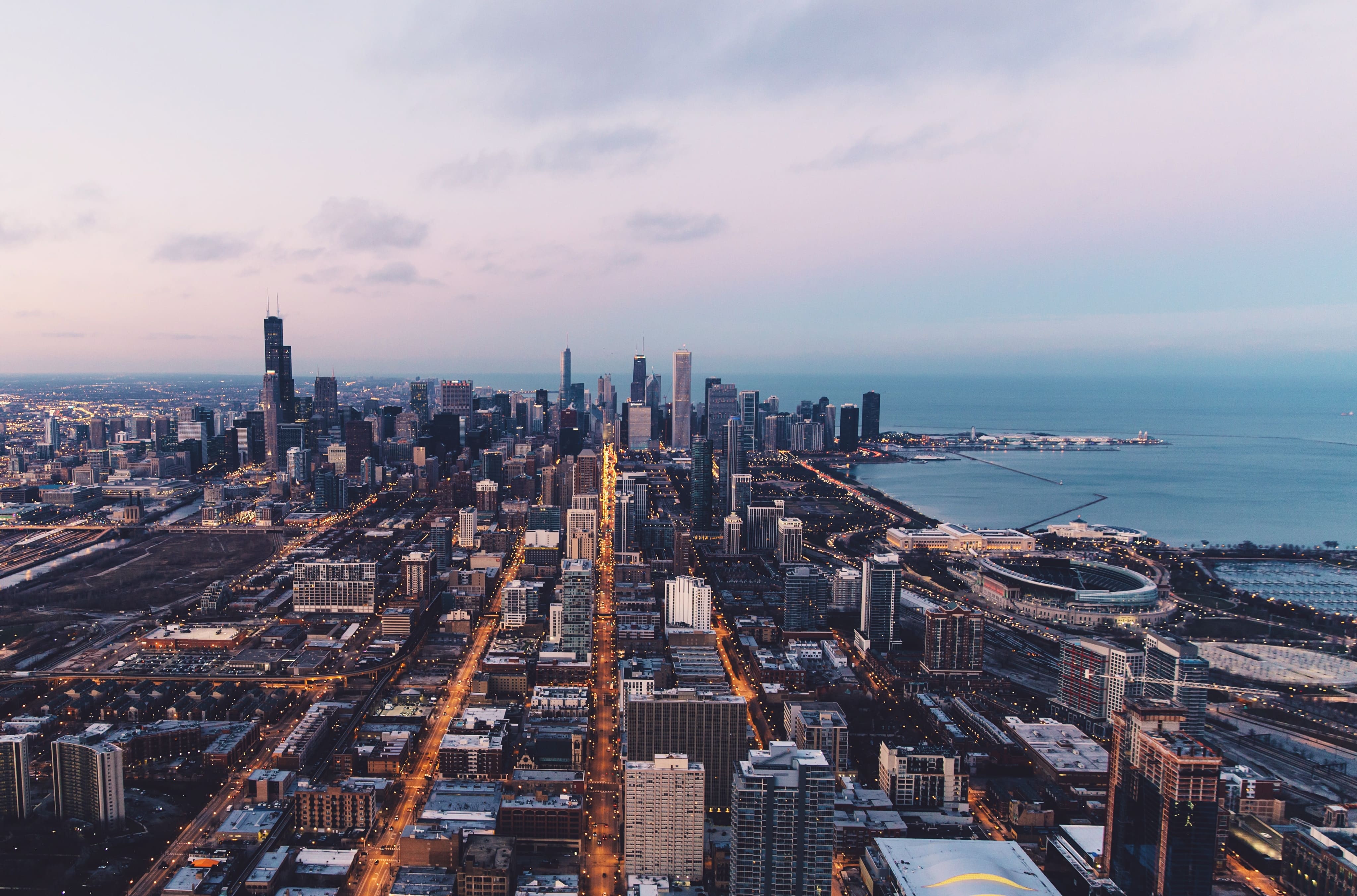 Chicago-skyline-at-dusk-with-street-lights